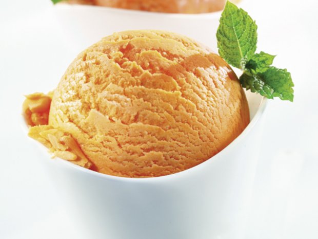 Carrot ice cream with honey